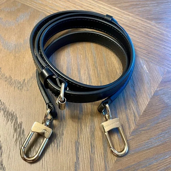 Authentic Louis Vuitton Alma BB Malletage Black, Cream, Green leather - Picture 16 of 16